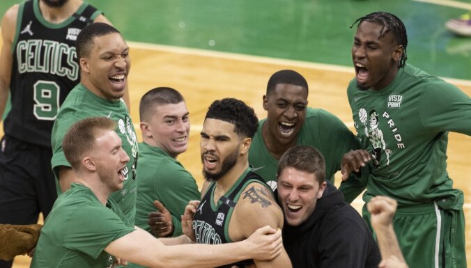 Teitams ar pēdējās sekundes metienu 'play-off' pirmajā spēlē izrauj 'Celtics' uzvaru pār 'Nets'
