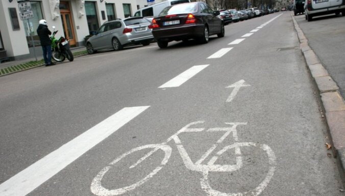 Velosipēdistiem traucē luksofori un vājās zināšanas par noteikumiem