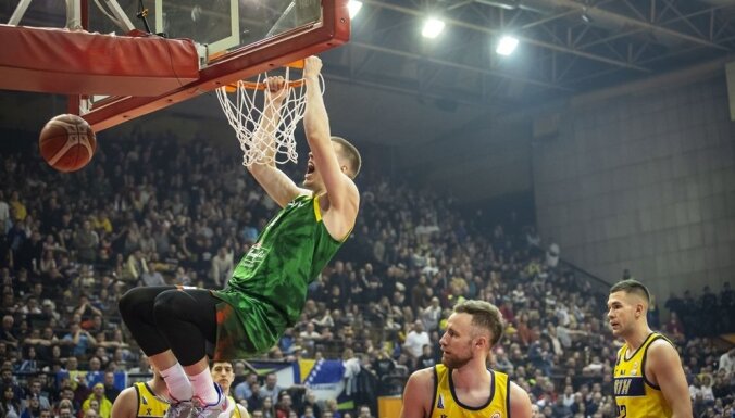 Lietuvas basketbolisti PK kvalifikācijā svin trešo uzvaru