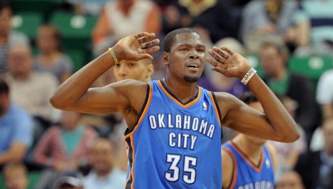 Durants un Džeimss iekļauti NBA sezonas simboliskajā izlasē