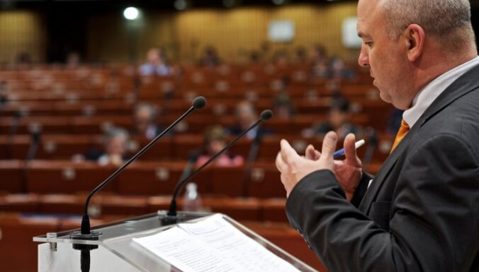 EP komisārs Muižnieks kritizē Eiropas valstis par reakciju uz migrantu jautājumiem