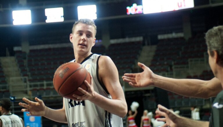 Задрафтованный в НБА центровой не поможет сборной Латвии на Евробаскете