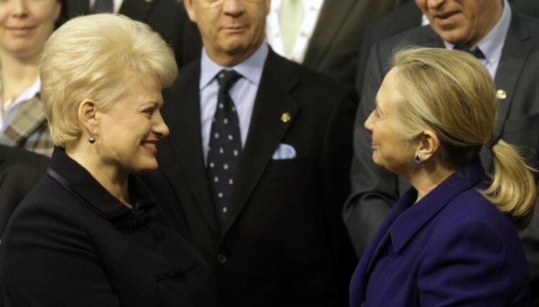 Клинтон похвалила литовцев за борьбу с "советской оккупацией"