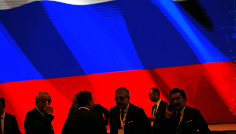 За что ЕС ввел санкции против российских олигархов - и что они об этом говорят?