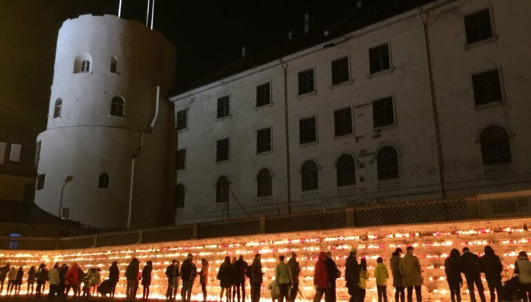В День Лачплесиса жители традиционно смогут зажечь свечи у Рижского замка
