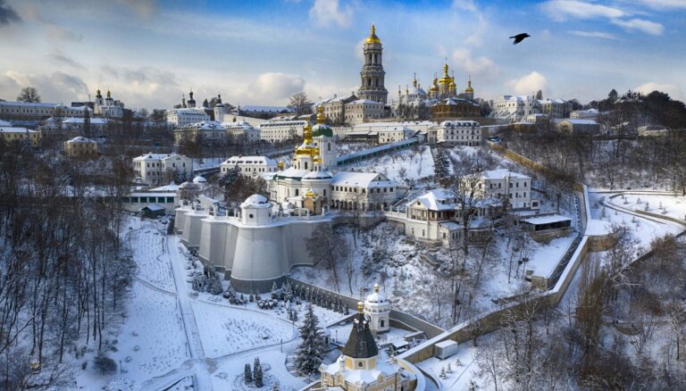 Власти обязали "московскую" церковь выехать из Киево-Печерской лавры. Она отказывается. Что будет дальше?