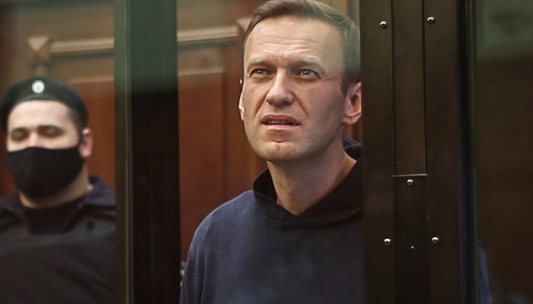 "Досье": за Навальным следили связанные с ФСБ частные детективы
