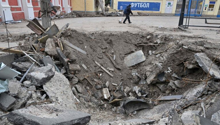 Ukraina piedzīvo masīvu raķešu apšaudi; okupantu artilērija izšauj līdz 1000 lādiņiem stundā