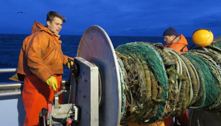 Lielbritānija dod Francijai 48 stundas zvejas tiesību konfliktā izteikto draudu atsaukšanai