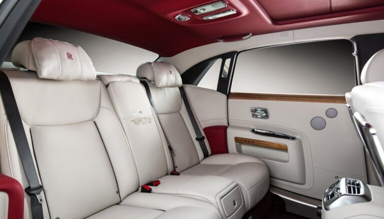 'Rolls-Royce Ghost' speciālā versija par godu 'mūžīgajai mīlestībai'
