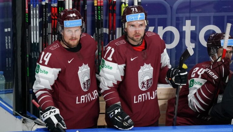 Latvijas hokeja izlase ar brāļiem Bukartiem sastāvā sāk pārbaudes turnīrā Slovākijā