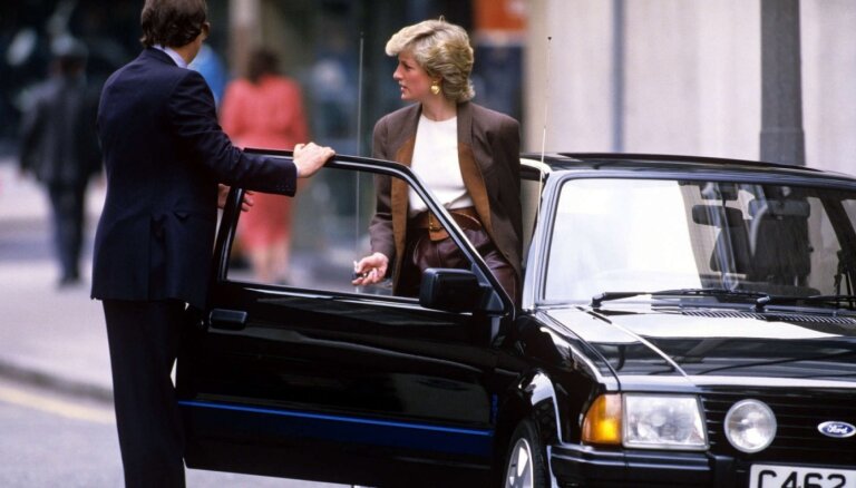 ФОТО, ВИДЕО: Старый Ford Escort принцессы Дианы продан за рекордную сумму