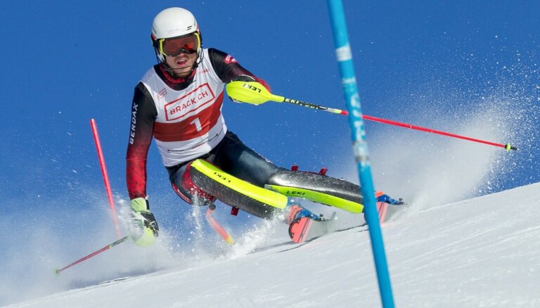 Kalnu slēpotājam Zvejniekam uzvara Austrijā