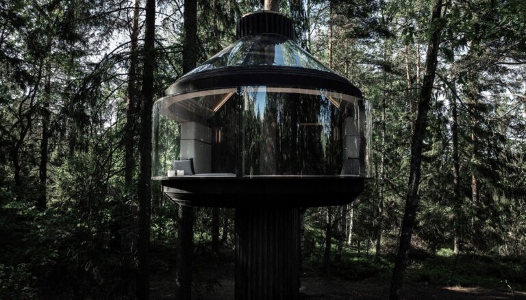 Namiņš, kas atgādina kosmosa kuģi. Arhitektūras pērle Somijas meža biezoknī