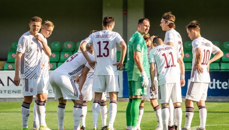 Latvijas futbolisti UEFA prezidenta klātbūtnē centīsies turpināt nezaudēto spēļu sēriju