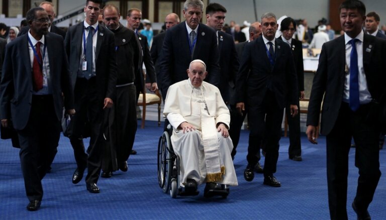 Папа римский прибыл на религиозный форум в Казахстан. Глава РПЦ туда не приехал
