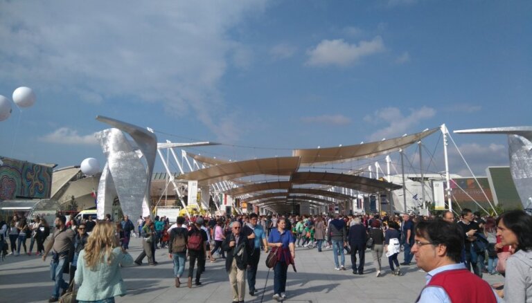 'Delfi' Milānā: Ļaužu pūļi pasaules brīnumu izstādē 'Expo', kur Latvija nepiedalās