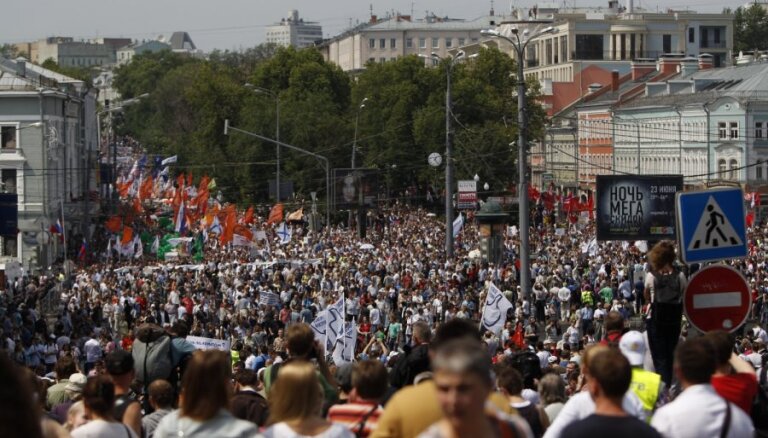 На "Марше миллионов" в Москве оппозиция потребовала отставки Путина