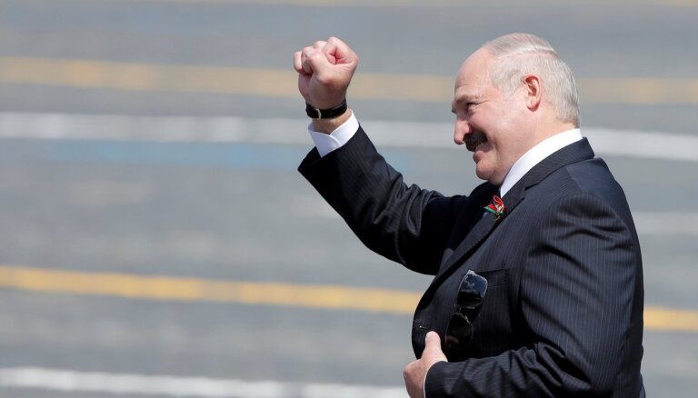 Не надо никого держать: как Лукашенко борется с "утечкой мозгов" из Беларуси