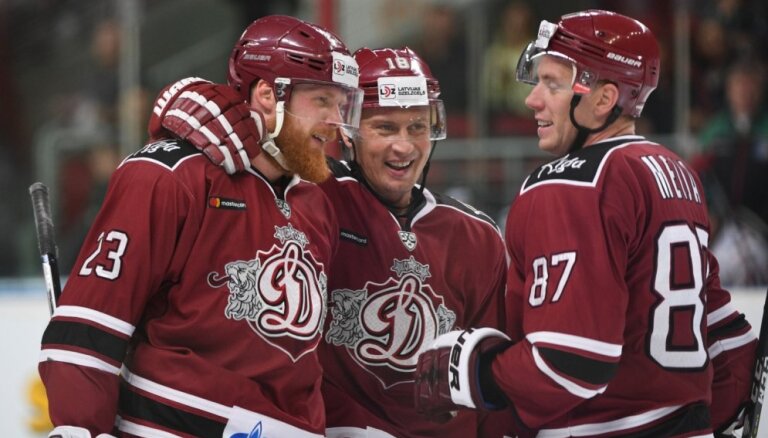 Rīgas 'Dinamo' Sanda Ozoliņa vadībā iesāk 'rožu kāzu' sezonu KHL