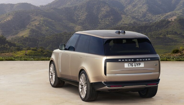 'Land Rover' prezentējis jaunās paaudzes 'Range Rover' apvidnieku