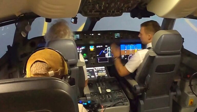 Video: Vai Timrots spēs nosēdināt 'Airbus' lidmašīnu 'airBaltic' simulatorā?