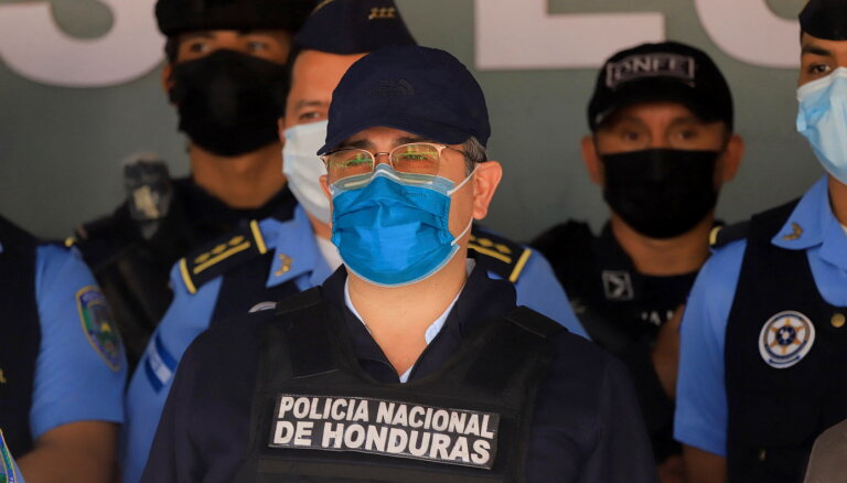 Hondurasas tiesa lemj izdot narkotiku tirdzniecībā apsūdzēto eksprezidentu ASV