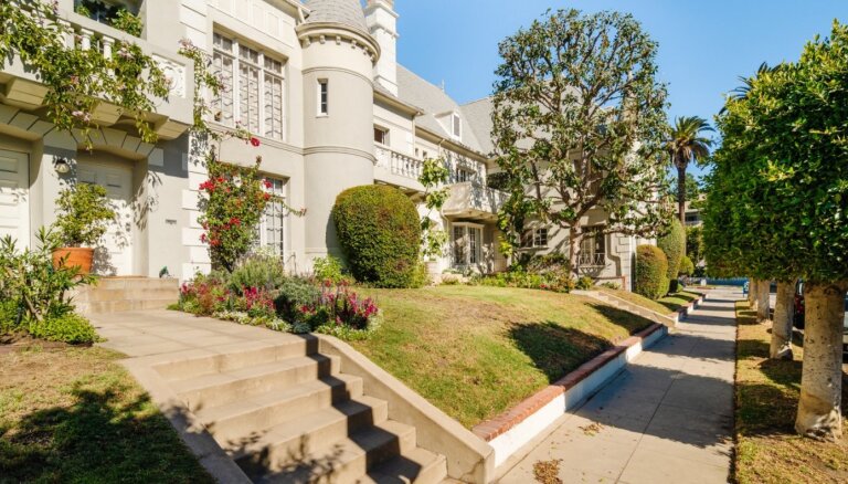 Mājīgs šiks Losandželosā: Holivudas zvaigžņu māja, kurā reiz dzīvoja Merilina Monro