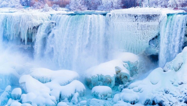 ФОТО: Зимняя сказка. Ниагарский водопад покрылся льдом