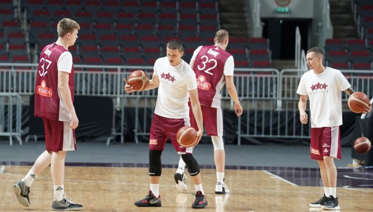 Principiālais duelis: Latvijas basketbolisti Blūma godināšanas spēlē tiekas ar Lietuvu