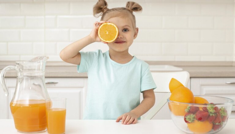 Боли, усталость, перепады настроения: как понять, что ребенку не хватает витаминов