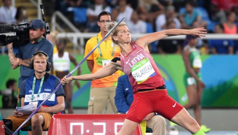 Palameika ar pirmo metienu kvalificējas Rio spēļu finālam; Ozoliņa paliek 'aiz strīpas'