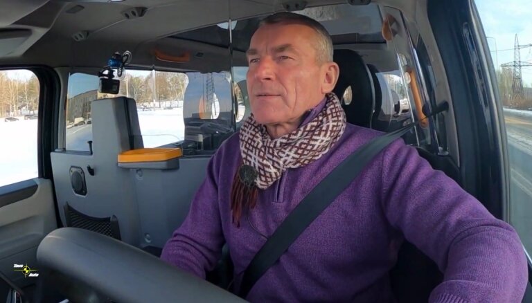 Video: Taksists Jānis Naglis izmēģina Londonas taksometra moderno pēcteci