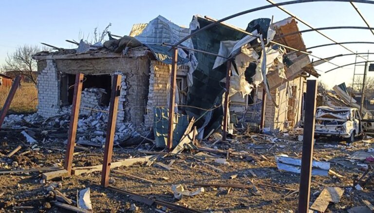 Ukraina piedzīvo masīvu Krievijas raķešu apšaudi; viena nokritusi Moldovā