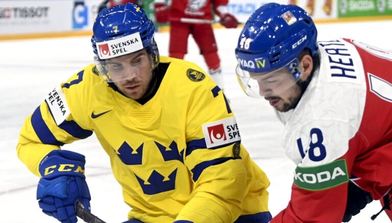 Zviedrijas hokejistiem sešu minūšu 'uguņošana' palīdz pieveikt Čehiju