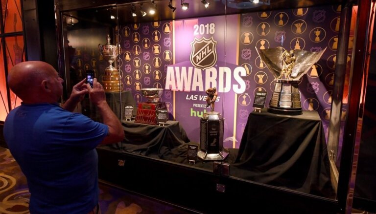 Lasvegasas 'Golden Knights' savu izcilo debijas sezonu noslēdz ar četrām NHL balvām