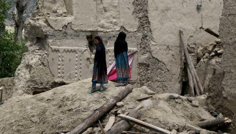 Zemestrīcē Afganistānā bojāgājušo skaits pieaudzis līdz 1150