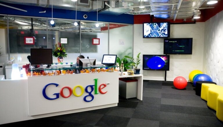 Сотрудники Google выступили против сексдомогательств на работе