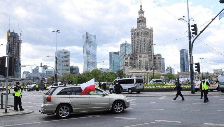 Polijas prokuratūra izmeklē spridzekļa atstāšanu Varšavas centrā