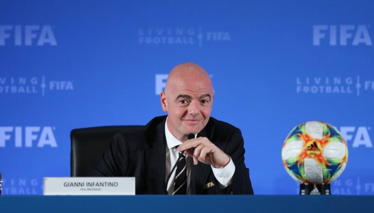 UEFA iebilst Pasaules kausa rīkošanai ik pēc diviem gadiem