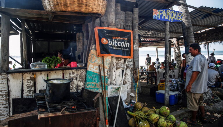 Bitkoina 'avārija' Salvadoras ekonomiku nostāda uz klints malas