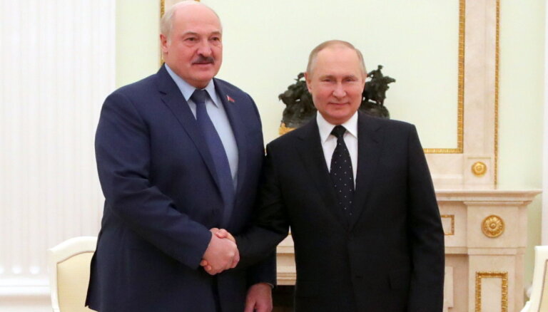 Lukašenko: Baltkrievijas bumbvedēji modificēti apbruņošanai ar kodolieročiem