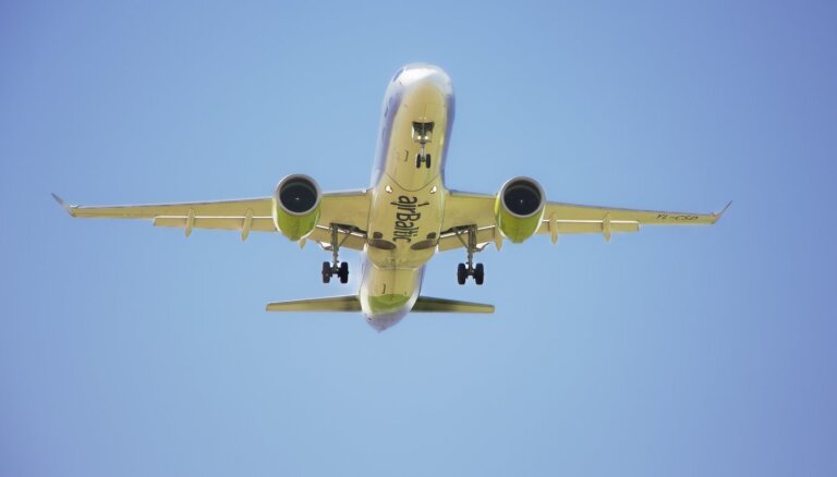 'airBaltic' pirmajā pusgadā trīskāršo ieņēmumus un nedaudz samazina zaudējumus