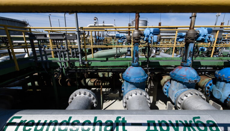 Запад не может договориться о потолке цен на российскую нефть