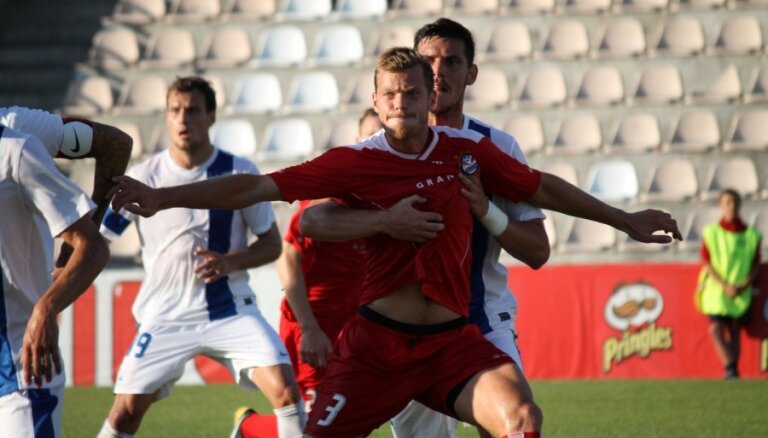 Latvijas izlases aizsargs Rode pārceļas uz vienu no Čehijas līgas līdervienībām