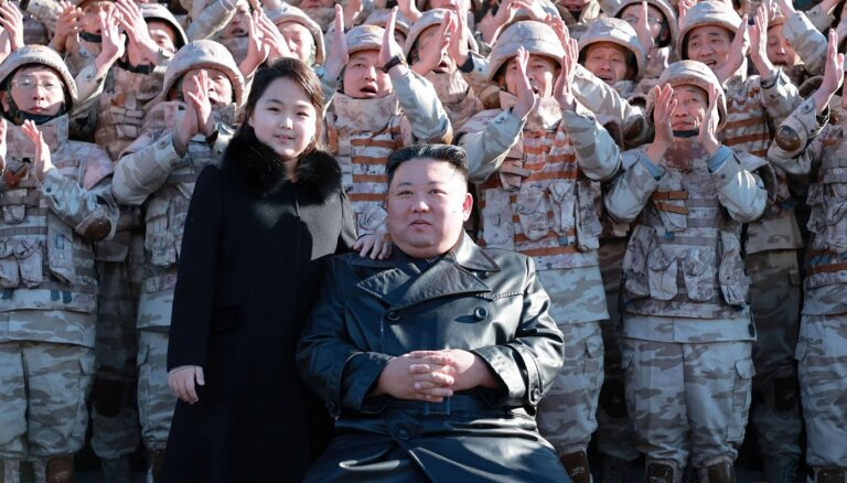Ziemeļkoreja veido pasaulē spēcīgākos kodolieročus, dižojas Kims