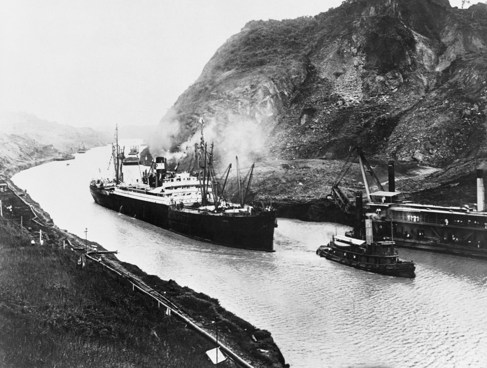100 лет первому проходу Панамского канала: справа — Америка, слева… тоже Америка!