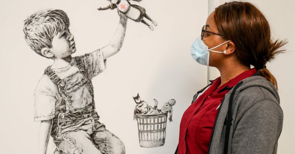 Banksy’s painting dedicated to doctors has been auctioned for 19 million euros