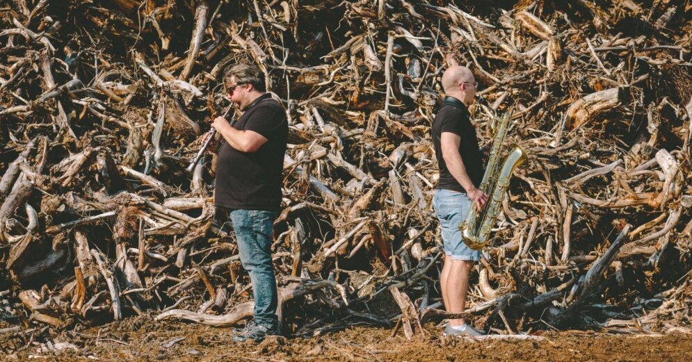 A fridge jazz record of two saxophonists has been released, recorded in Drabiņi peat bog