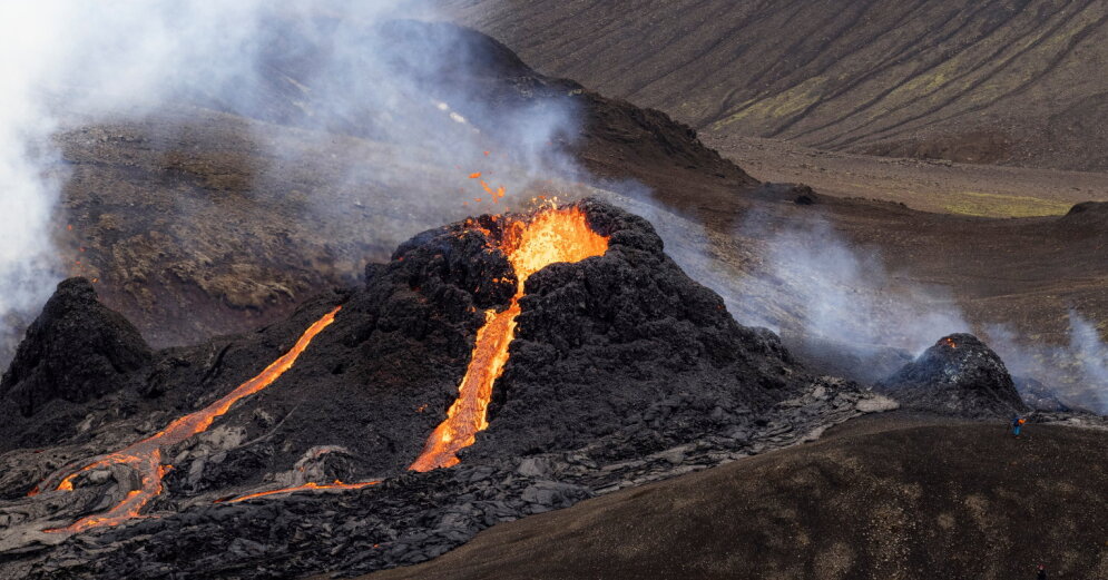 Photo: A small volcanic eruption continues in Iceland